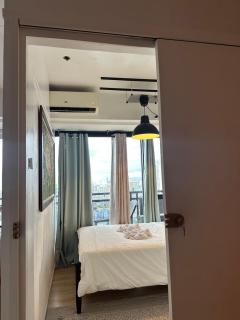 Stylish City View Flat Cozy with Netflix WIFI in The Knightsbridge Residences - Manila - 6