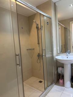 Stylish City View Flat Cozy with Netflix WIFI in The Knightsbridge Residences - Manila - 5