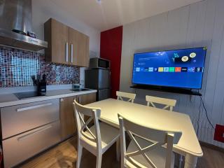 Stylish City View Flat Cozy with Netflix WIFI in The Knightsbridge Residences - Manila - 3