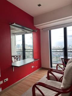 Stylish City View Flat Cozy with Netflix WIFI in The Knightsbridge Residences - 1