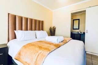 Dainfern Fourways apartment with private garden and scenic views - Sandton - 6
