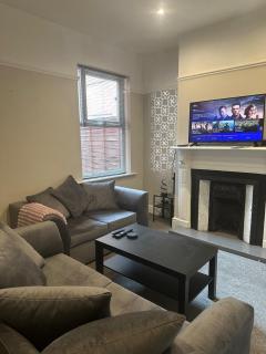 Cosy 4-Bed - Sleeps 7 Garden - Birmingham - 1
