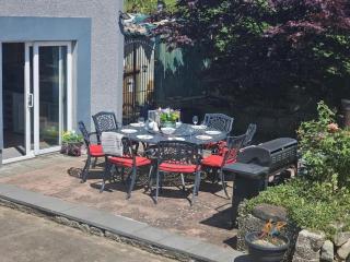 Country House - Sleeps 8 - Parking - Garden - 1