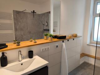 maremar - Apartments am Ferberturm - Luxus Boxspringbett - Küche - Arbeitsplatz - WLAN - Gera - 2