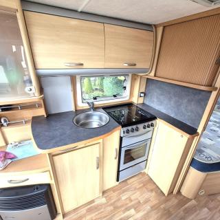 Karavan na samotě u lesa - - 2