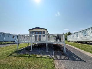 Caravan With A Spacious Decking Area At Sand Le Mere Park, Yorkshire Ref 71062Me - Tunstall - 7