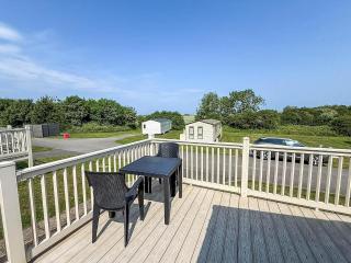 Caravan With A Spacious Decking Area At Sand Le Mere Park, Yorkshire Ref 71062Me - Tunstall - 4