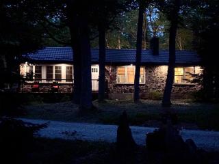 Classic-country Getaway W Hot Tub & Ev Charger - Lion's Head - 9