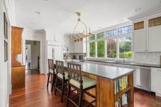 Lavish Boston Mansion for Short and Mid Term Stays - 4