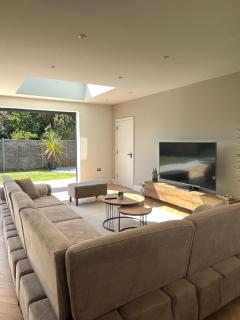 The Crescent Villa Lancing - 8