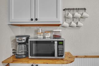 Mod Cottage - Wilmington - 2