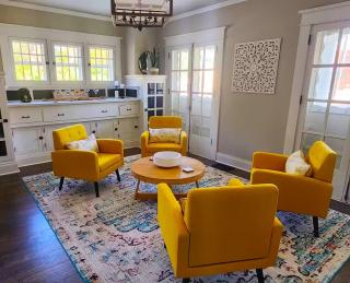Spacious 4 bedroom Southern Charm! Accommodates 11 guests! - Dayton - 0