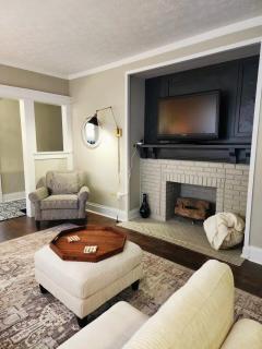 Spacious 4 bedroom Southern Charm! Accommodates 11 guests! - Dayton - 6