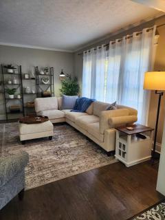 Spacious 4 bedroom Southern Charm! Accommodates 11 guests! - Dayton - 9