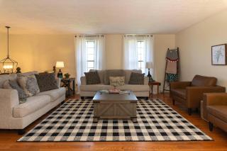 Spacious Family Cottage - Near the Ark - Williamstown - 8