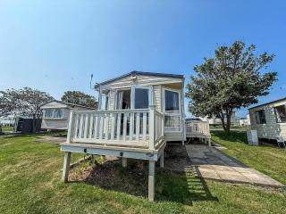 Stunning 8 Berth Caravan With Decking And Unlimited Wi-Fi, Ref 71012P - Tunstall - 7
