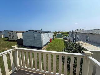 Stunning 8 Berth Caravan With Decking And Unlimited Wi-Fi, Ref 71012P - Tunstall - 5
