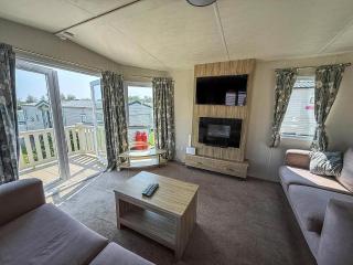 Stunning 8 Berth Caravan With Decking And Unlimited Wi-Fi, Ref 71012P - Tunstall - 3