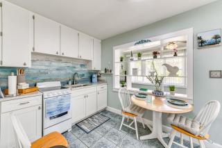 Less Than Half-Mi to Shore Walkable Apt in St Pete Beach! - St Pete Beach - 9