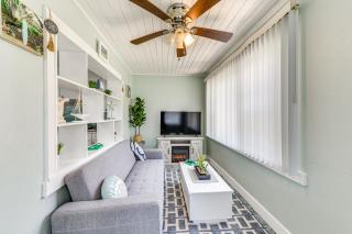 Less Than Half-Mi to Shore Walkable Apt in St Pete Beach! - St Pete Beach - 7
