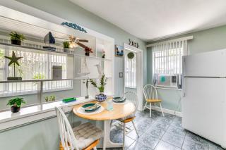 Less Than Half-Mi to Shore Walkable Apt in St Pete Beach! - St Pete Beach - 1