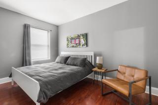 Private Room in Stylish Humboldt Park Retreat - Chicago - 1