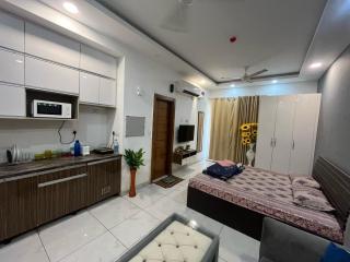 Chic chalet - Noida - 0