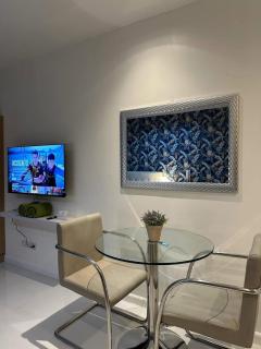 Modern Studio with Balcony in The Gramercy Residences - 4