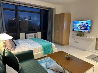 Modern Studio with Balcony in The Gramercy Residences - Manila - 3