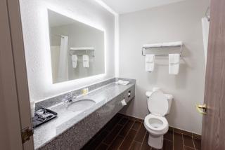 Countryside Inn and Suites - Mount Orab - 2