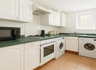 Magnificent 2 Bed Garden Flat in Oval - 5