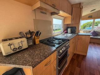 Lovely 6 Berth Caravan At Skipsea Sands Park In Yorkshire Ref 41053Sf - Barmston - 3