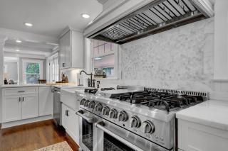 Luxury Stay In Expansive Historical Home - North Haven - 6