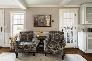 Luxury Stay In Expansive Historical Home - North Haven - 9