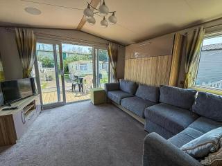 Lovely 8 Berth Caravan For Hire On Skipsea Sands Park In Yorkshire Ref 41197Wf - Barmston - 3