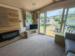 Lovely 8 Berth Caravan For Hire On Skipsea Sands Park In Yorkshire Ref 41197Wf - Barmston - 1