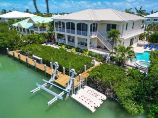 Angler & Ale- Waterfront Pool Home, Hot Tub & 60 Dock - Marathon - 6