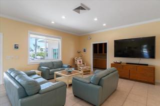 Blue Marlin House - Waterfront Pool Home, Steps from the Beach, Hot Tub, 210' Dock - 1