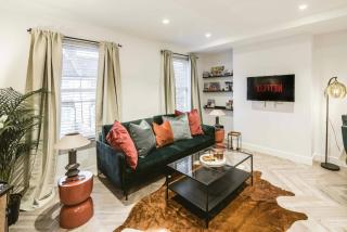 Beautifully renovated 2B2B for 6 by Piccadilly line - 2