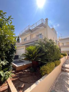 Elegant 3BD Seaside Villa With Sea View In Vari - 0