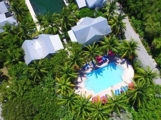 Tropical Seahorse at Coral Lagoon - Waterfront Villa w Resort Pool & 34' Dock - 0