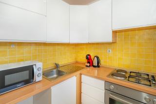 Apartment Damir with Balcony in Quiet Area - 4