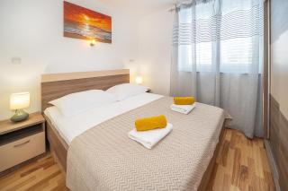 Apartment Damir with Balcony in Quiet Area - 3