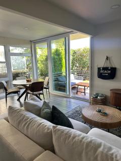 Cozy Modern Beach Bungalow! Steps to the Beach! - San Clemente - 0