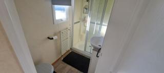 Seaside Caravan - Sleeps 6 Parking & Veranda - Kinmel Bay - 5