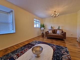 Simi Home - Milton Keynes - 0