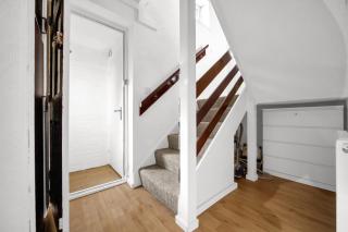 Beautiful 2 bedroom, two-storey house with garden, close to city centre - 6