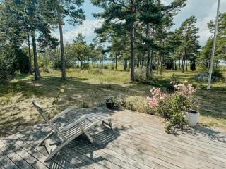 Lakeside And Sun Terrace In Valleviken - Lärbro - 1