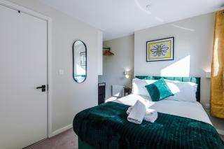 2 Bedroom Apartment with Free Parking in Manchester City Centre, by Eason Stays - Ideal For Weekend Getaways & Business Travel - Manchester - 0