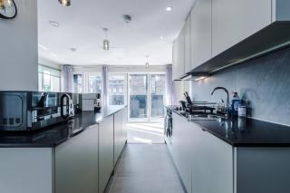 2 Bedroom Apartment with Free Parking in Manchester City Centre, by Eason Stays - Ideal For Weekend Getaways & Business Travel - Manchester - 0